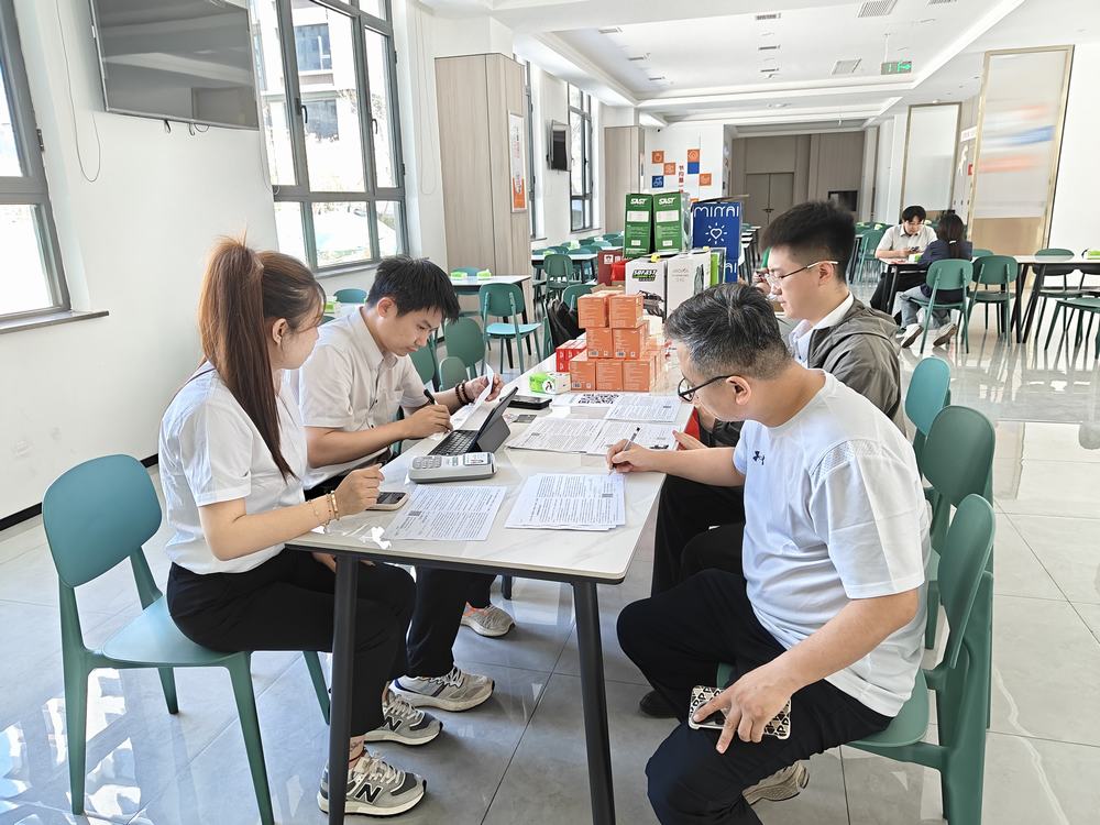 陜煤建設(shè)天工公司： 刷臉就餐，智慧食堂讓“靠臉吃飯”成為新時尚