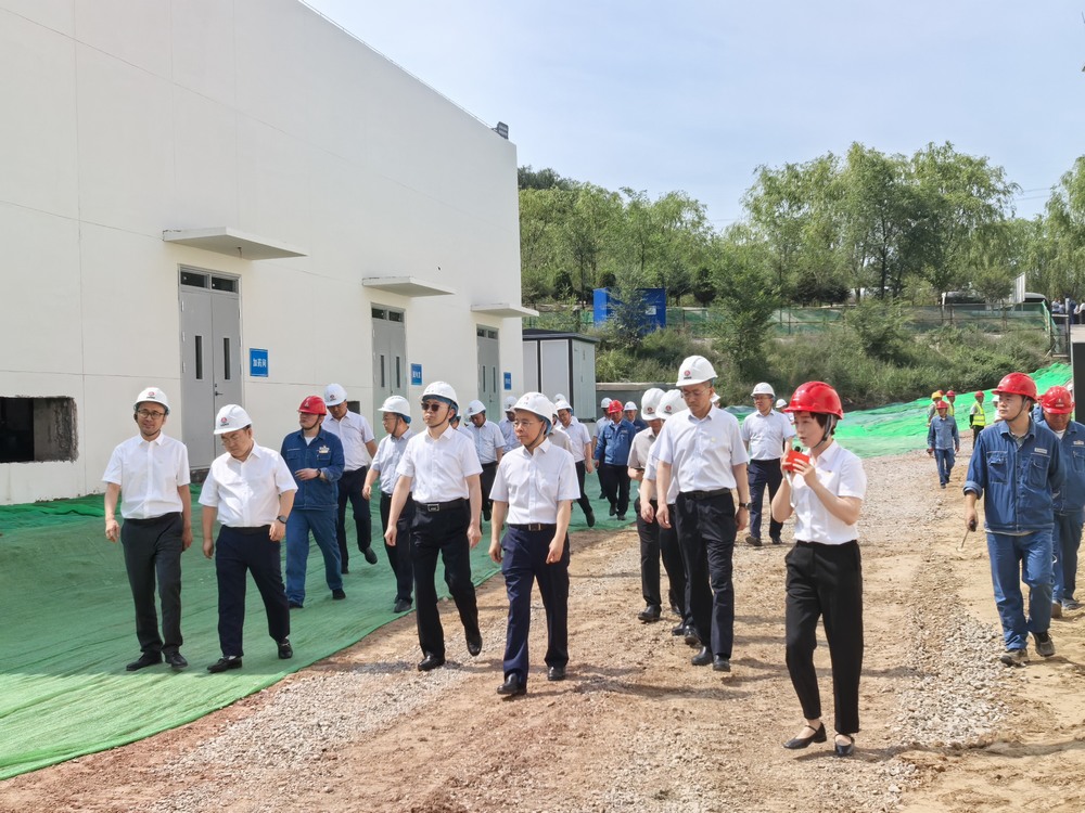 陜西煤業(yè)化工集團府谷能源開發(fā)有限公司黨委書記、董事長李寧一行蒞臨黃河地表水預(yù)處理項目參觀調(diào)研
