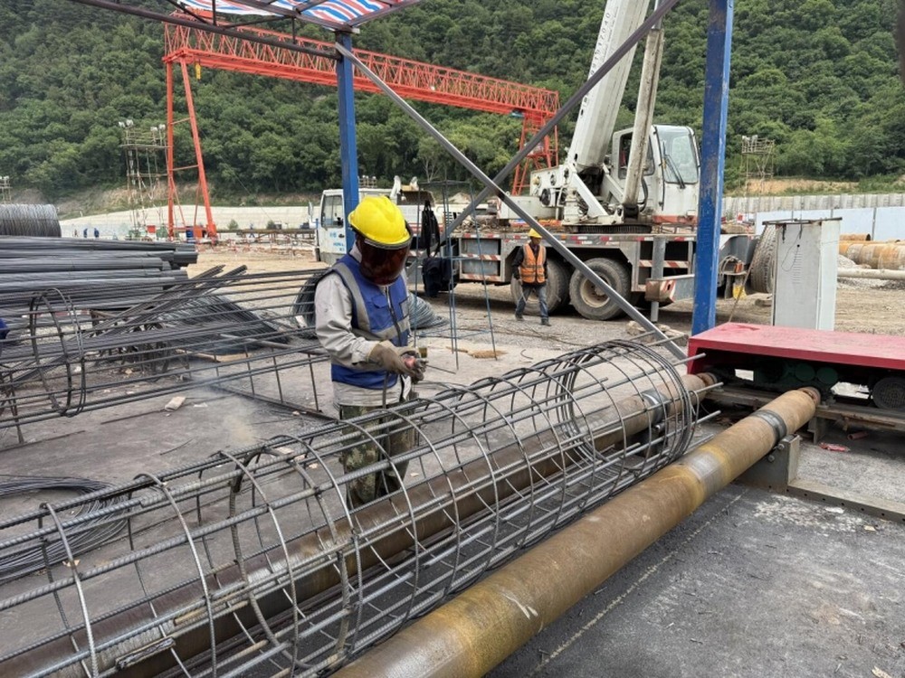 陜煤建設(shè)銅煤公司：黃陵店頭電廠二期建設(shè)者迎“烤”驗，千根樁基提前拔地而起