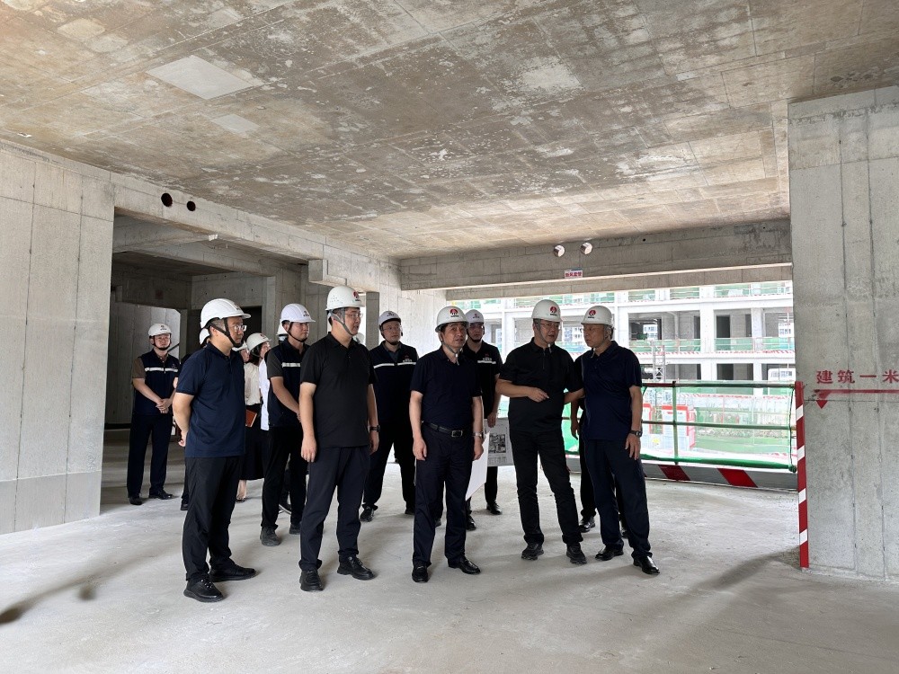 陜煤實業(yè)集團黨委書記、董事長、總經(jīng)理胡守平深入天工公司基層項目檢查指導(dǎo)