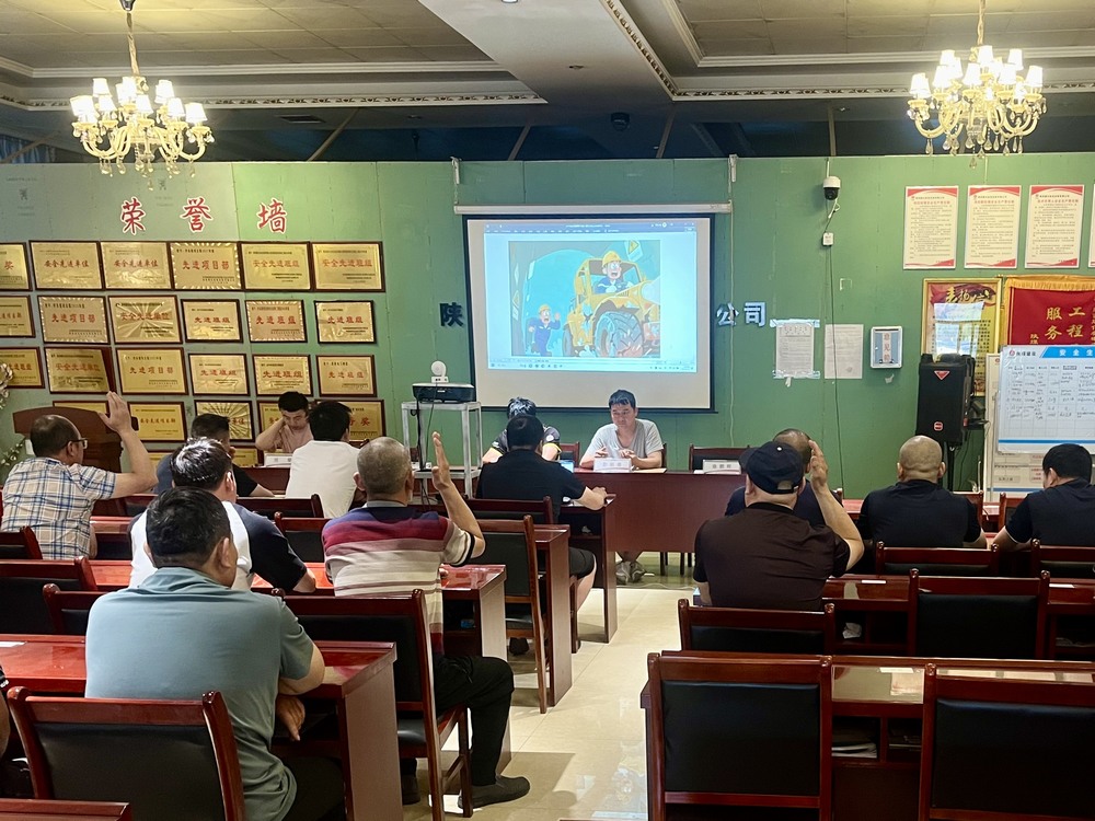 陜煤建設(shè)機(jī)電安裝公司檸條塔項(xiàng)目部：看圖識(shí)隱患 筑牢運(yùn)輸安全線(xiàn)