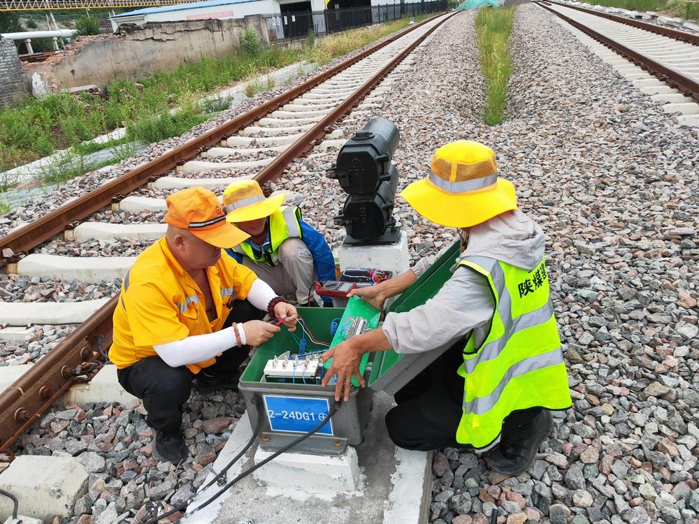 “路”途坦蕩！陜煤建設(shè)路橋分公司黃陵項(xiàng)目部“組合拳”齊發(fā)力