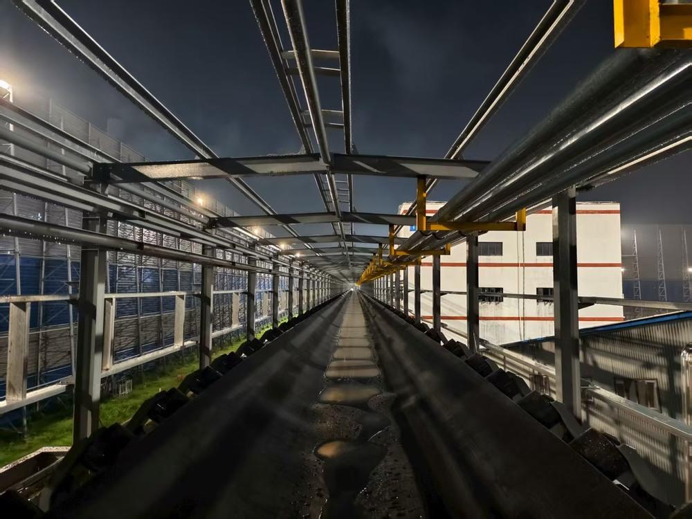 陜煤建設路橋分公司荊州項目部：風雨無阻，決戰(zhàn)830節(jié)點目標紀實