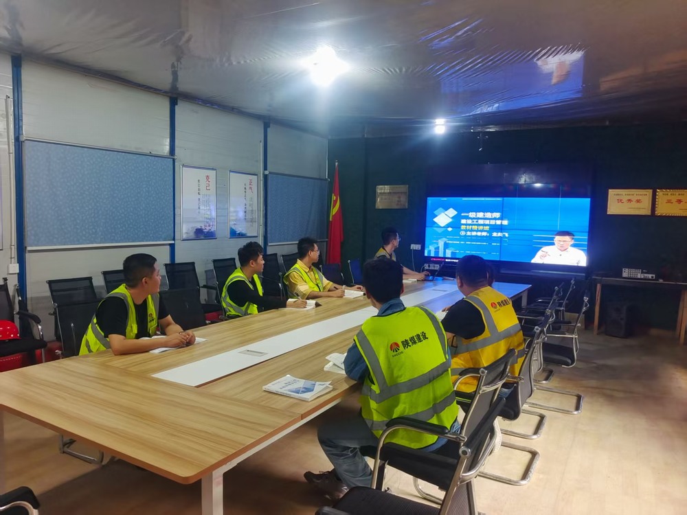 燈光映初心！陜煤建設銅煤公司基層職工備戰(zhàn)一建熱潮涌