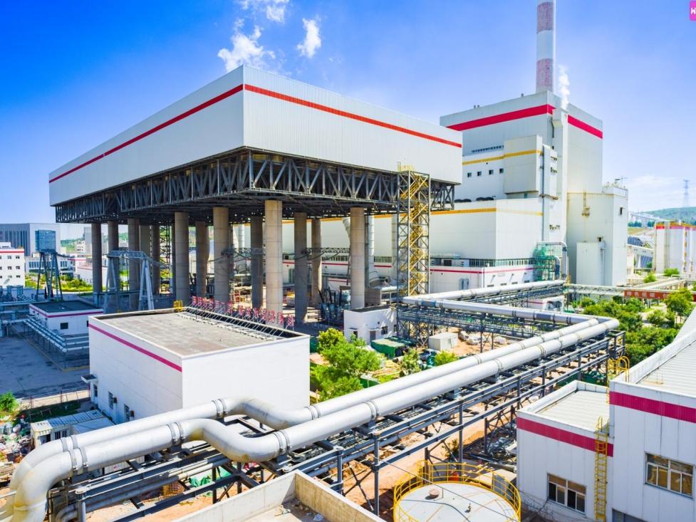 陜煤建設機電安裝公司新元潔能項目部：蒸汽管道施工及吹掃圓滿收官 筑牢城市供熱根基