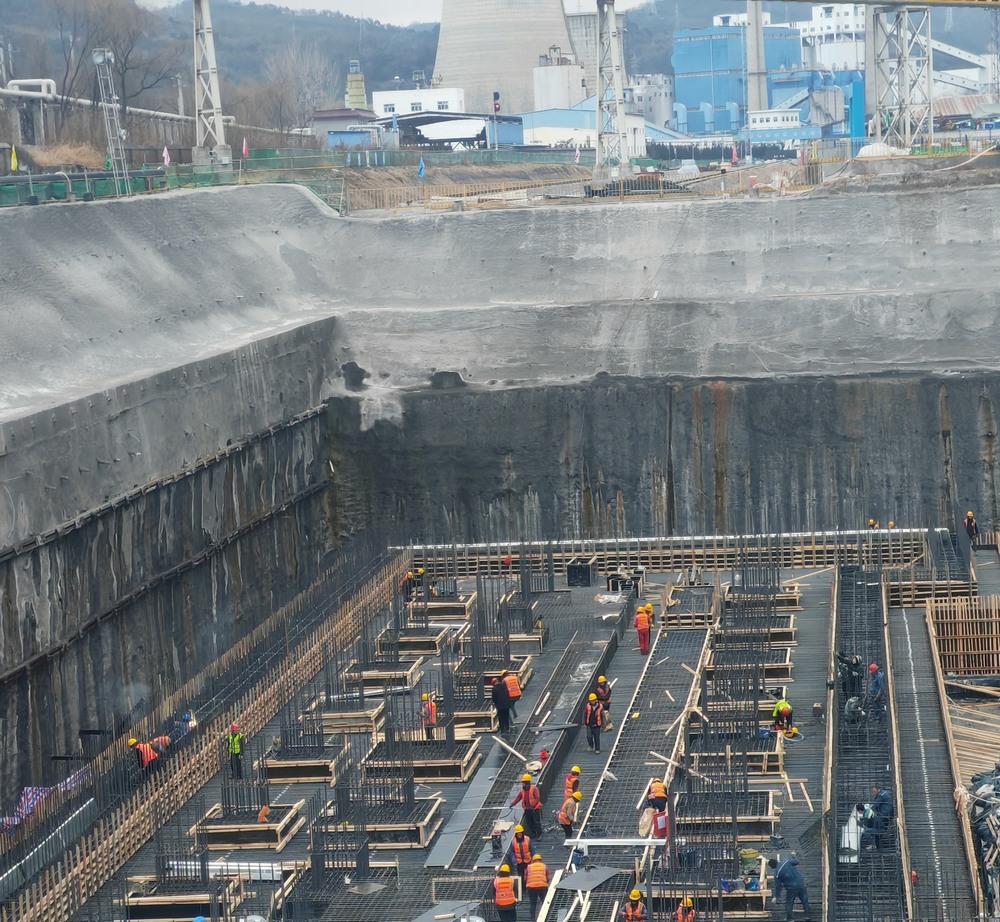 陜煤建設(shè)銅煤公司：黃陵店頭電廠二期翻車機(jī)工程15天完成千噸鋼筋綁扎為項(xiàng)目建設(shè)贏得寶貴時(shí)間