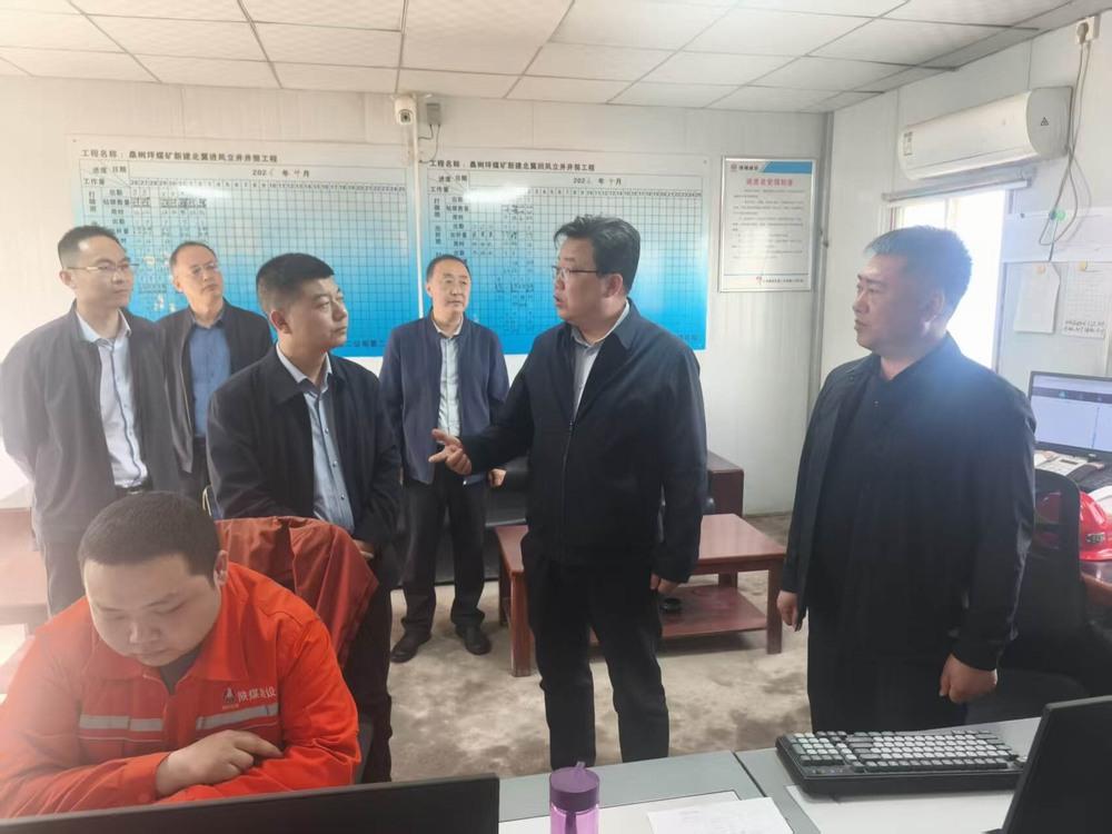 陜煤韓城礦業(yè)有限公司領(lǐng)導(dǎo)出席陜煤建設(shè)礦建二公司第二項目部開展安全生產(chǎn)推進會