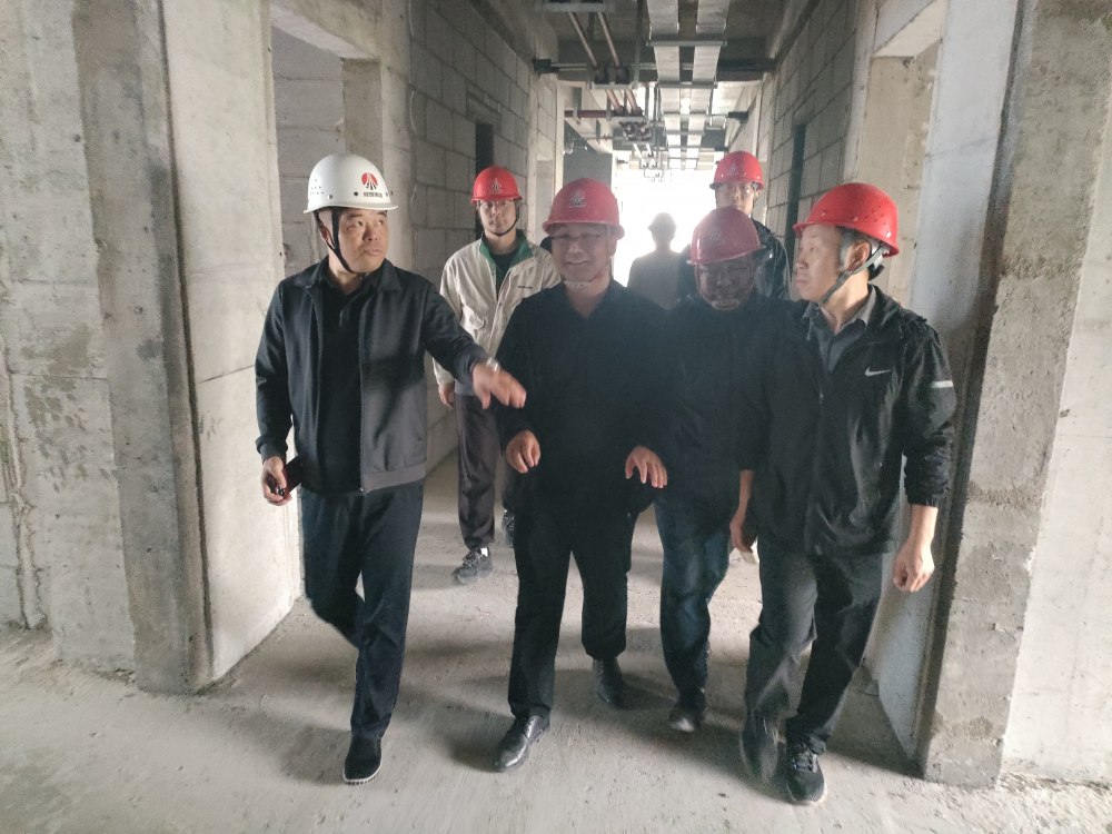 陜煤建設(shè)漢中分公司承建的藍(lán)山重工產(chǎn)研基地項(xiàng)目（二期工程）綜合樓主體結(jié)構(gòu)順利通過驗(yàn)收