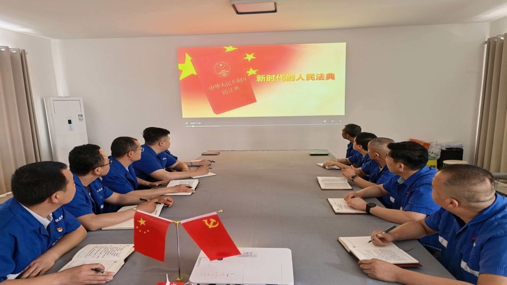 陜煤建設(shè)澄合分公司第二項(xiàng)目部扎實(shí)開(kāi)展“民法典宣傳月”普法宣傳活動(dòng)