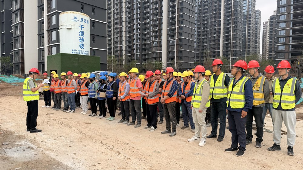 陜煤建設(shè)新龍城直屬項(xiàng)目部：精細(xì)管控護(hù)航雨季施工安全